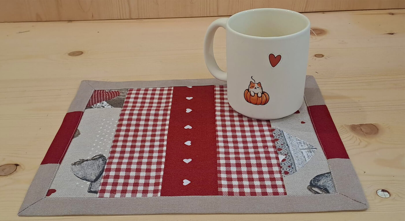 Dai ritagli alla tavola: la tovaglietta creativa per l’ora del tè.