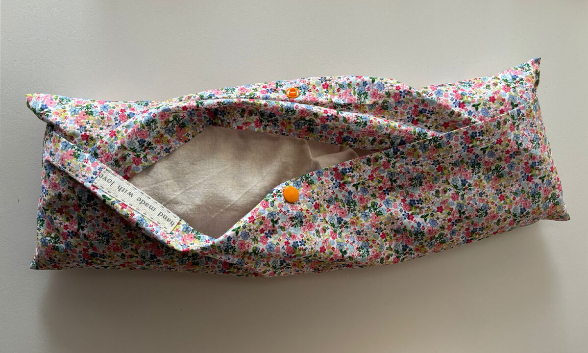 cuscino con noccioli di ciliegia, dettaglio dell'interno